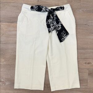 White House Black Market Cream Cropped Wide-Leg Pants with Black Floral Tie